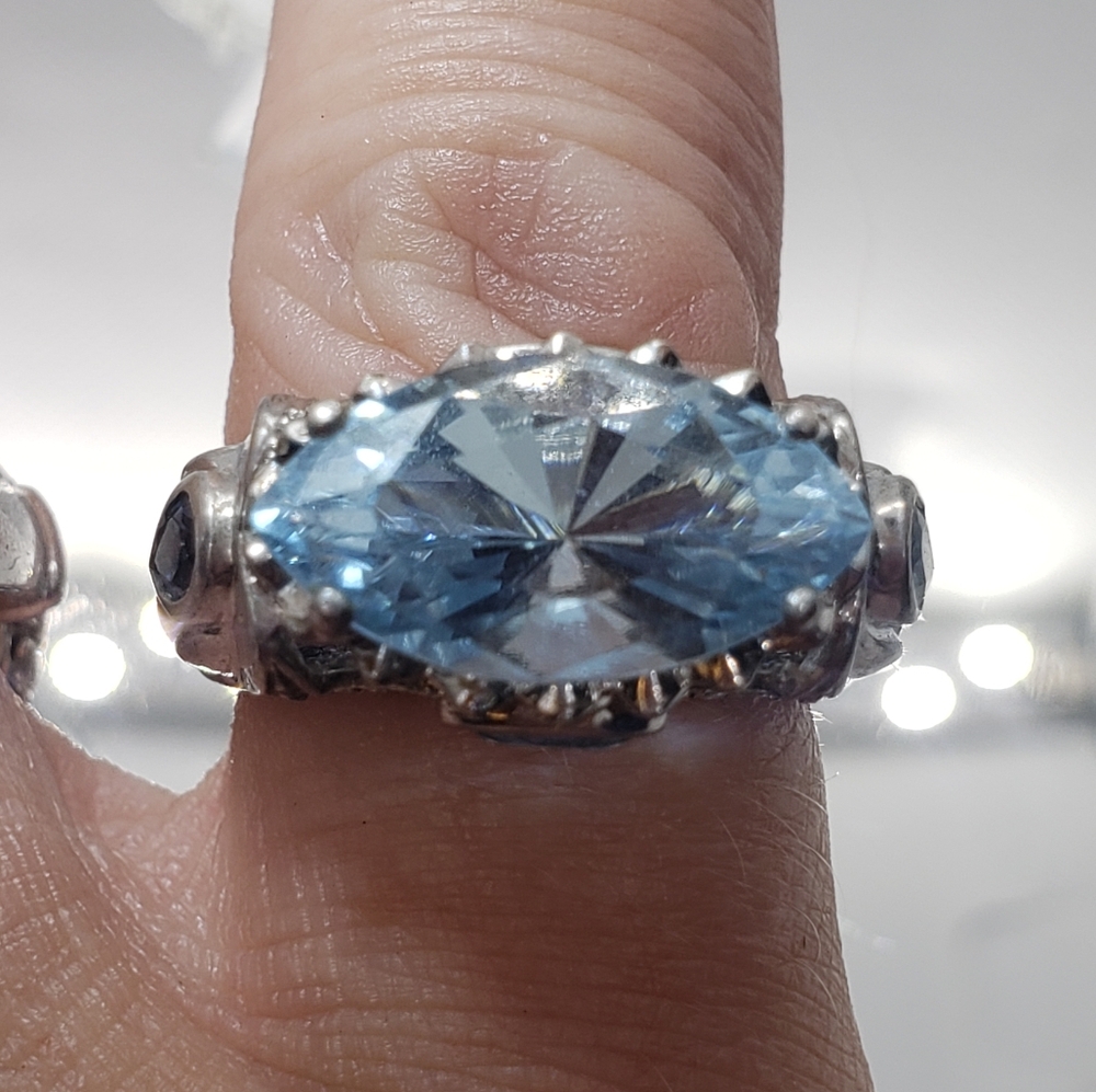 Rare and Vintage Estate Victoria Wieck Genuine Sky Blue Topaz Ring - Picture 8 of 16